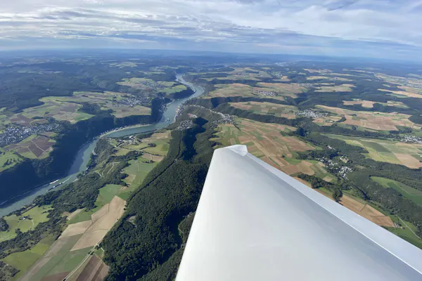Rundflug über den Kölner Dom mit Tiefanflug auf den Kölner Flughafen