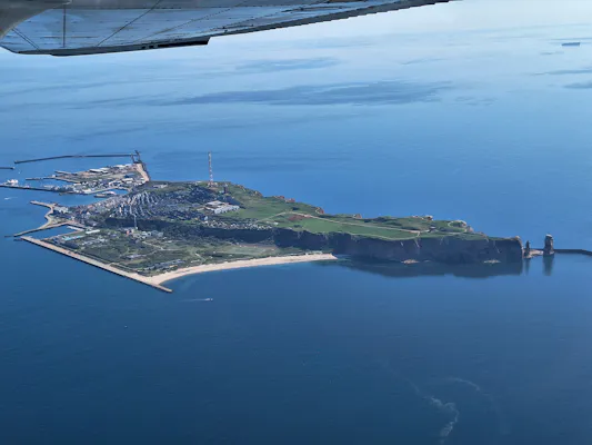 Tagesausflug nach Helgoland – mitfliegen und das Rote Felsenparadies erleben!