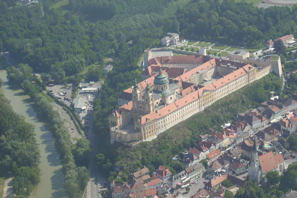 durch die Wachau, den schönsten Teil des Donautals, mit Möglichkeit zur Jause in Krems