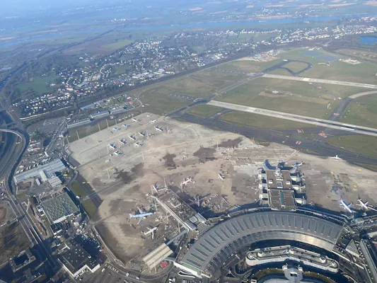 Benzin im Blut? Rundflug zur Nürburgring Nordschleife und Peterslahr