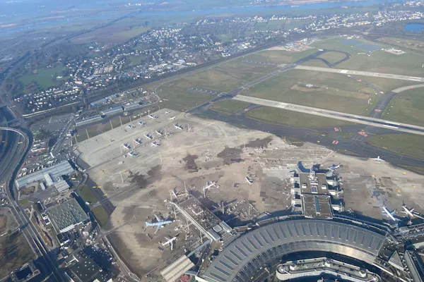 Benzin im Blut? Rundflug zur Nürburgring Nordschleife und Peterslahr