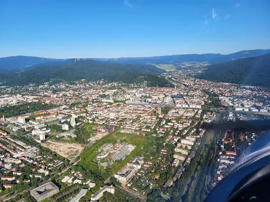 Schöner Flug von Baden-Airpark nach Freiburg im Breisgau und zurück