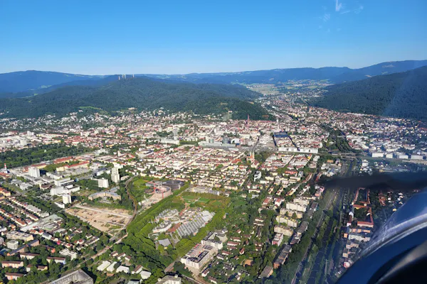 Schöner Flug von Baden-Airpark nach Freiburg im Breisgau und zurück
