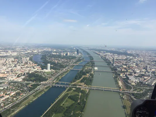 Hubschrauberrundflug über Wien (Pilot+3 Passagiere)