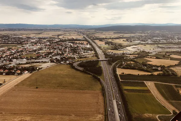 Dein Zuhause im Hubschrauber von oben sehen