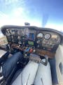 Cockpit der Cessna 172 RG