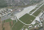Rundflug über Stuttgart, Schloss Solitude, dem Flughafen und Tübingen