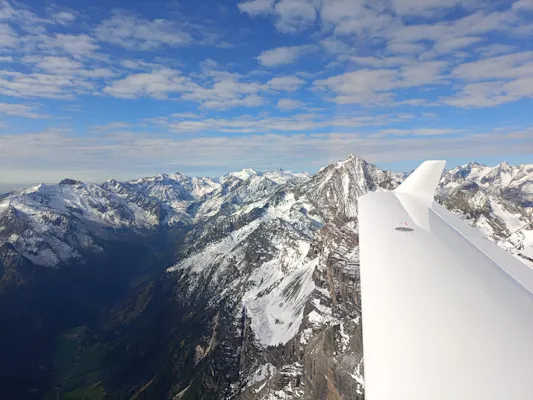 Flug für Tim nach Innsbruck