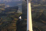 Eifelrundflug: Laacher See, Hohe Acht, Nürburgring & Radioteleskop Effelsberg